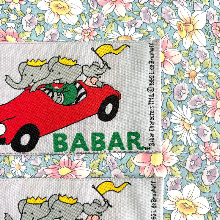 Patch Babar en voiture