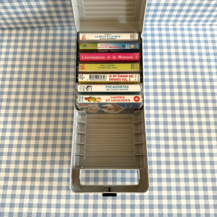 Boîte à cassettes grise